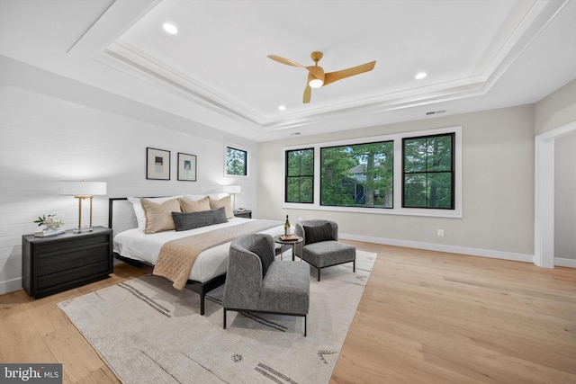 6807 29th St N, Arlington, VA 22213 - bedroom featuring a tray ceiling, light wood-style floors, recessed lighting, and ceiling fan