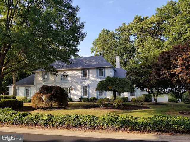 colonial inspired home with a front yard