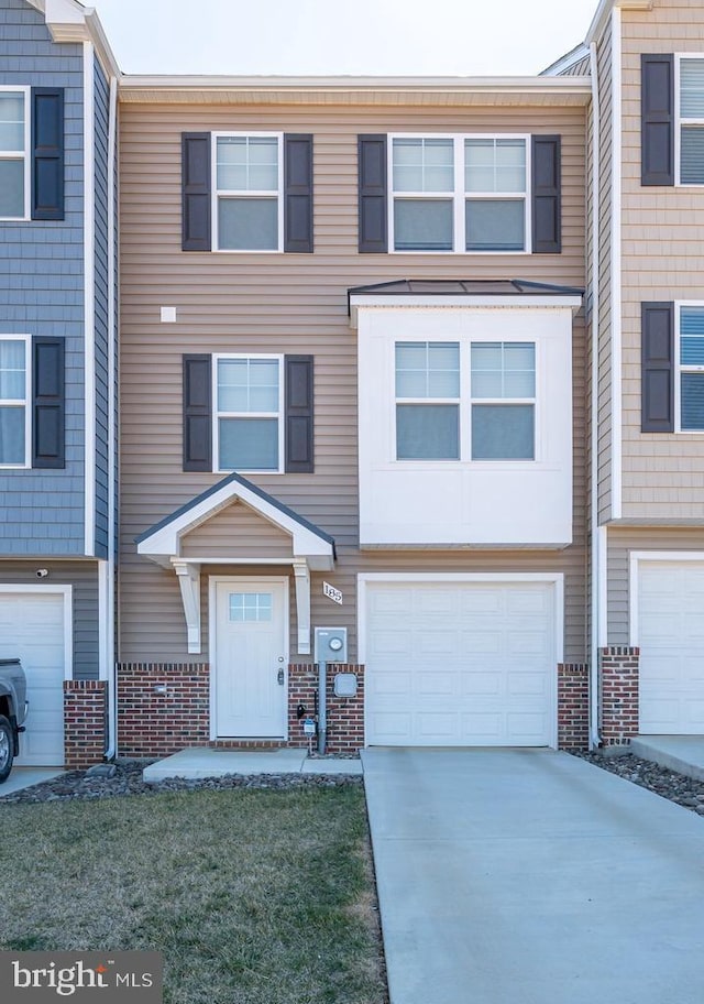 multi unit property featuring concrete driveway