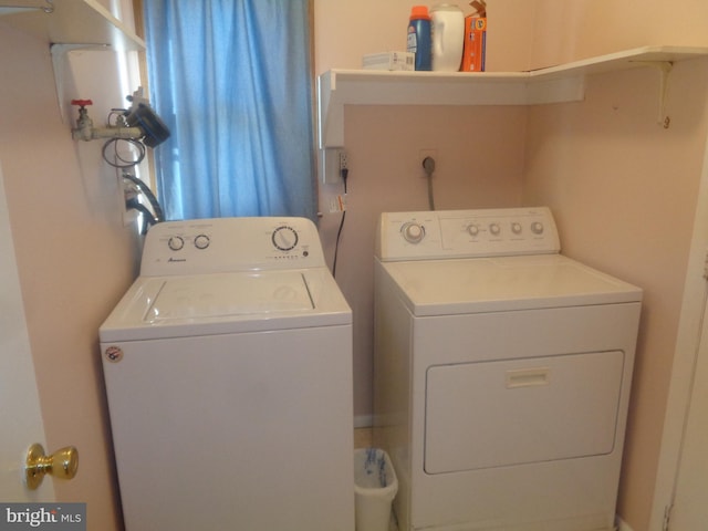 washroom featuring laundry area and independent washer and dryer