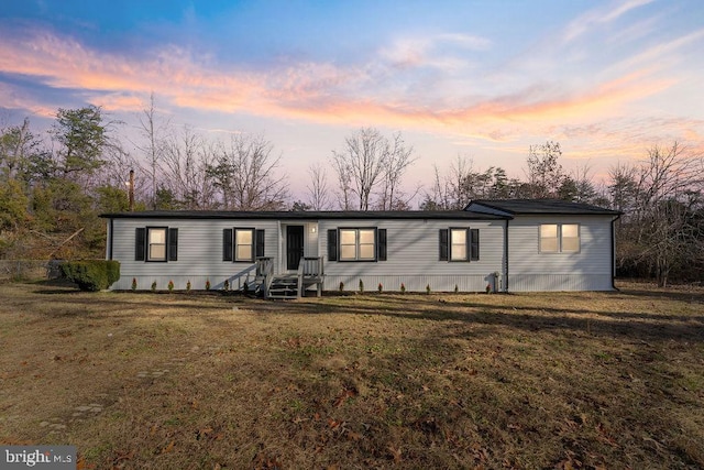 manufactured / mobile home featuring a front lawn