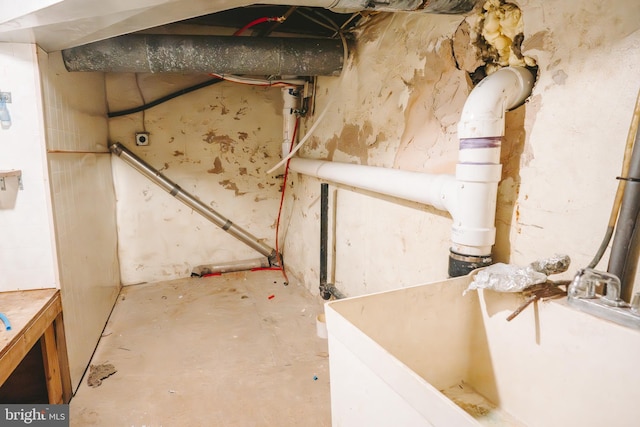 view of unfinished basement