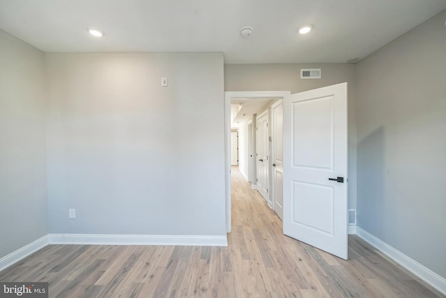 unfurnished room featuring recessed lighting, visible vents, light wood finished floors, and baseboards