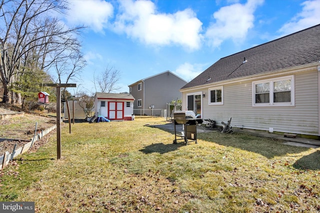 view of yard featuring a storage shed, an outdoor structure, and fence