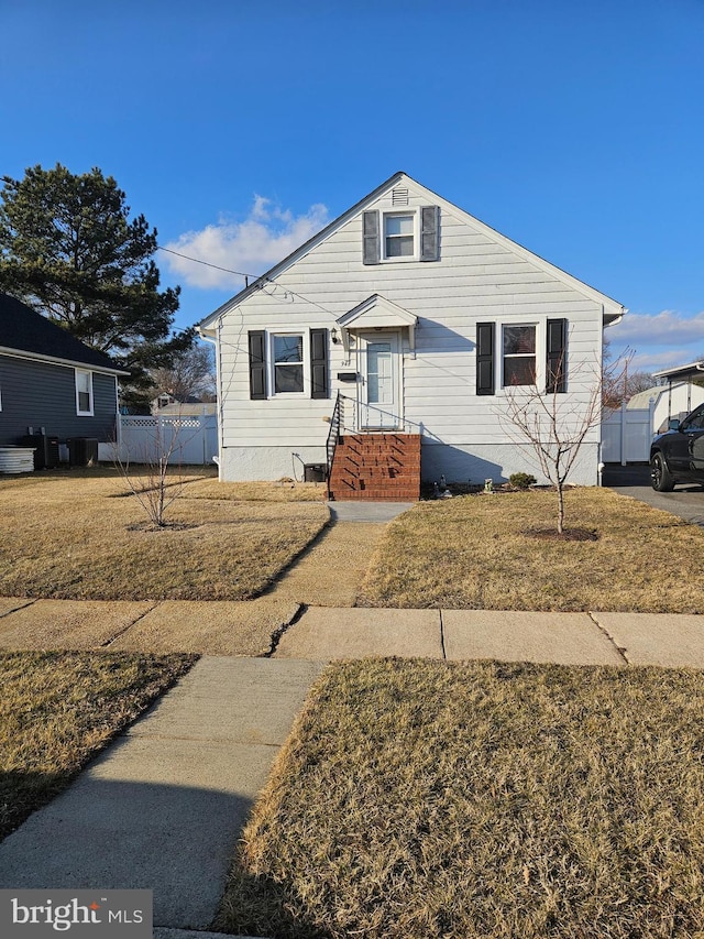 bungalow-style house featuring fence