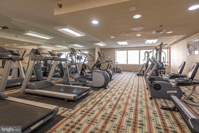 gym featuring carpet