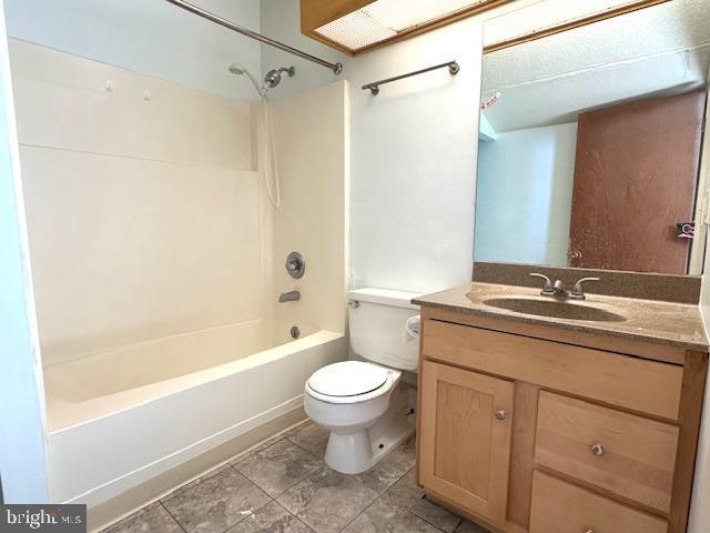 808 Stratford Dr Unit 32, State College, PA 16801 - full bath featuring toilet, shower / washtub combination, and vanity
