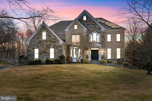 view of front facade with a front lawn