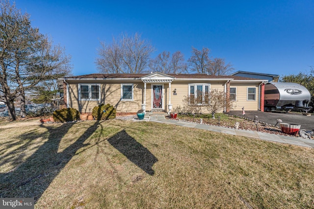 single story home with a front lawn