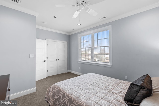 carpeted bedroom featuring baseboards, visible vents, ceiling fan, ornamental molding, and a closet