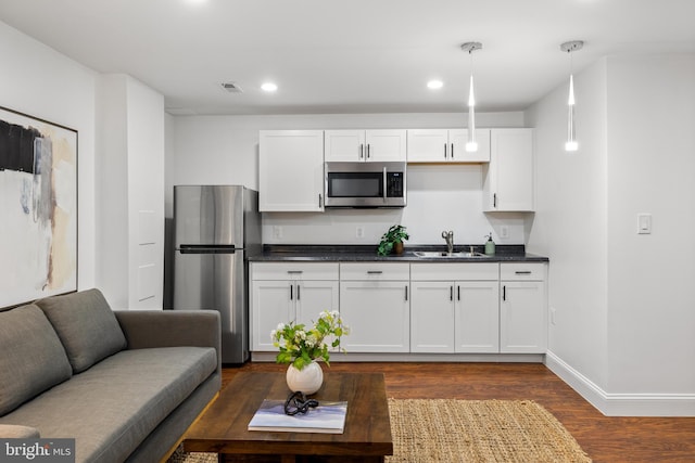 living room featuring dark wood finished floors, recessed lighting, baseboards, and visible vents