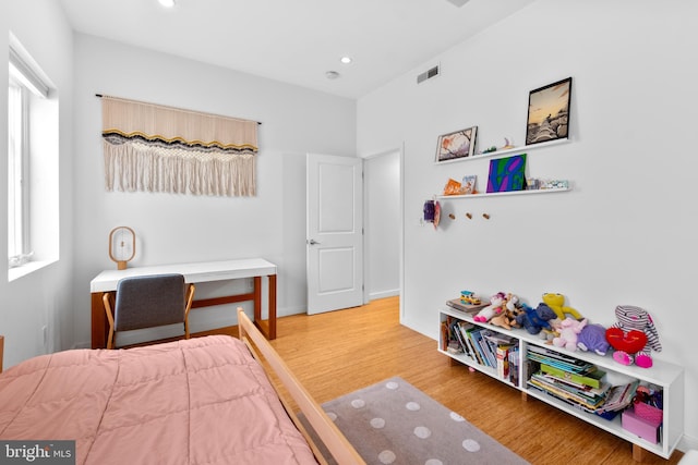 bedroom featuring visible vents, baseboards, wood finished floors, and recessed lighting