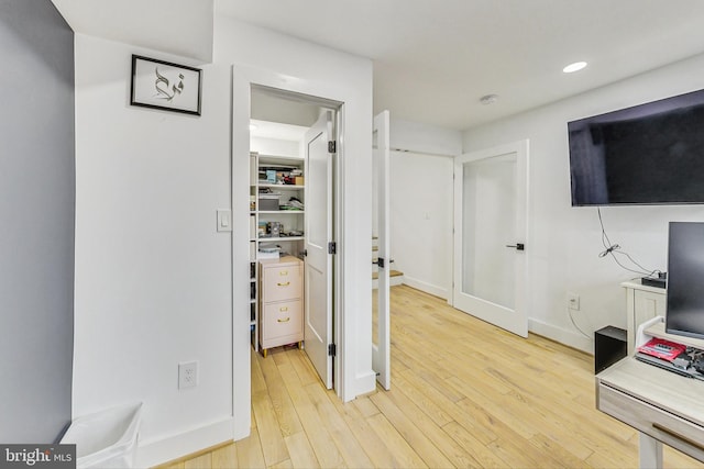 interior space with light wood-style flooring, baseboards, and recessed lighting