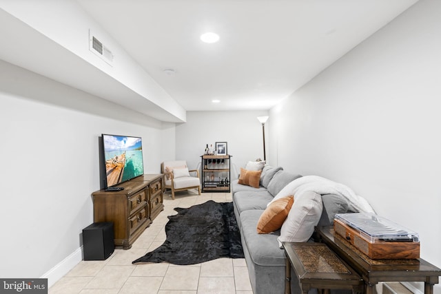 living area featuring recessed lighting, visible vents, baseboards, and light tile patterned floors