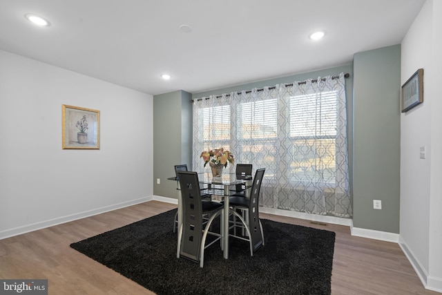 dining space featuring visible vents, baseboards, wood finished floors, and recessed lighting