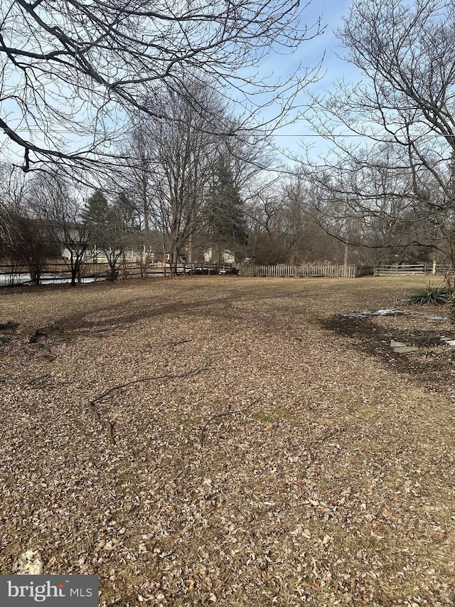 view of yard featuring a rural view