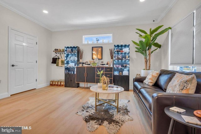 living room featuring baseboards, ornamental molding, wood finished floors, and recessed lighting