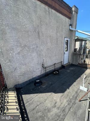 view of side of home featuring stucco siding