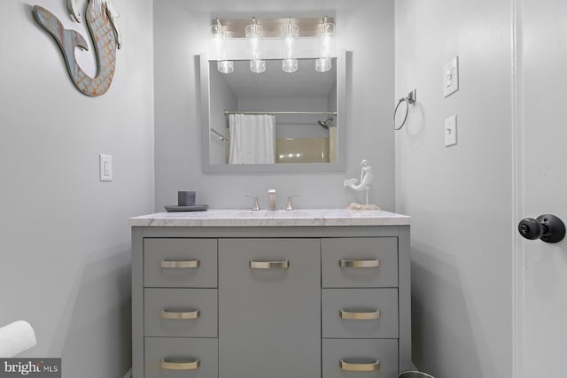 full bathroom featuring curtained shower and vanity