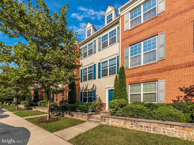 townhome / multi-family property featuring brick siding