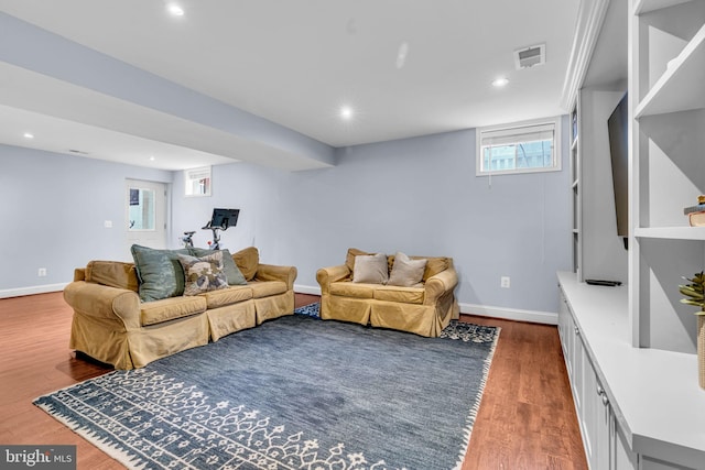 living room with dark wood-type flooring, recessed lighting, visible vents, and baseboards