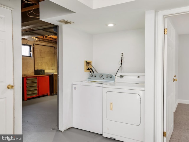 washroom with laundry area, washing machine and dryer, visible vents, and recessed lighting