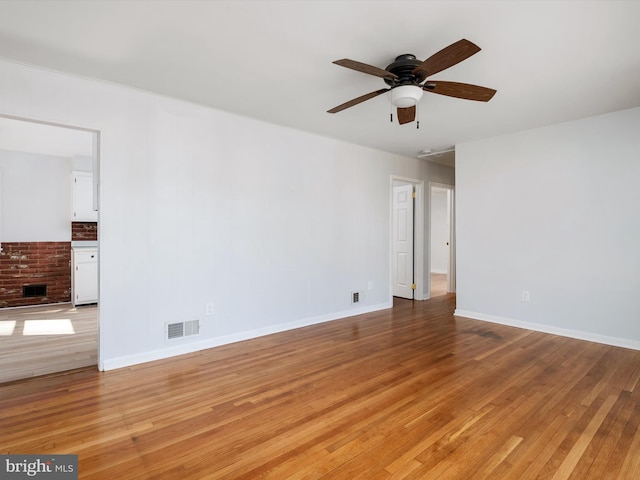 unfurnished room featuring light wood-style flooring, visible vents, ceiling fan, and baseboards