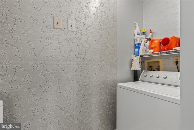 washroom with laundry area and washer / clothes dryer