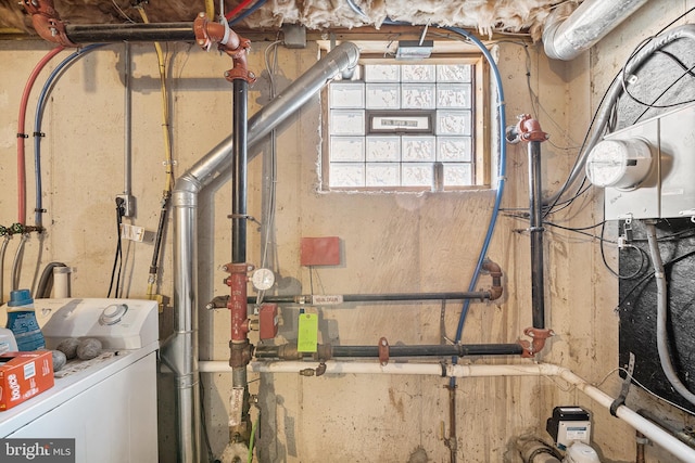 utility room with washer / clothes dryer