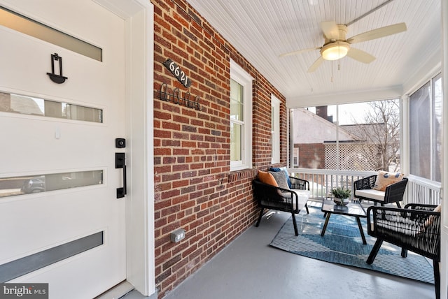 sunroom / solarium with ceiling fan