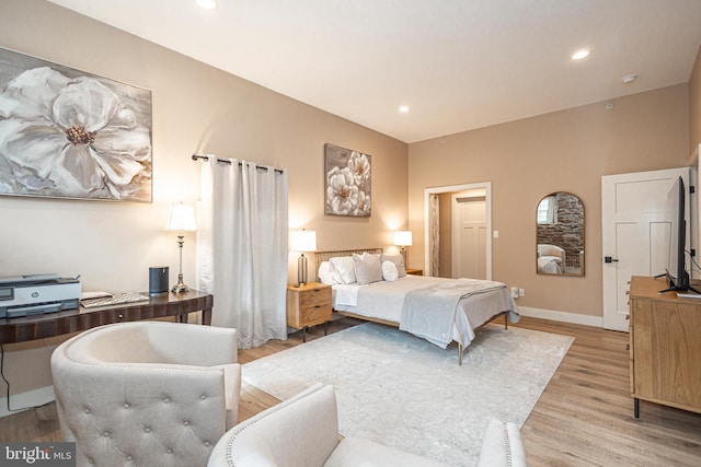 bedroom featuring light wood finished floors, baseboards, and recessed lighting