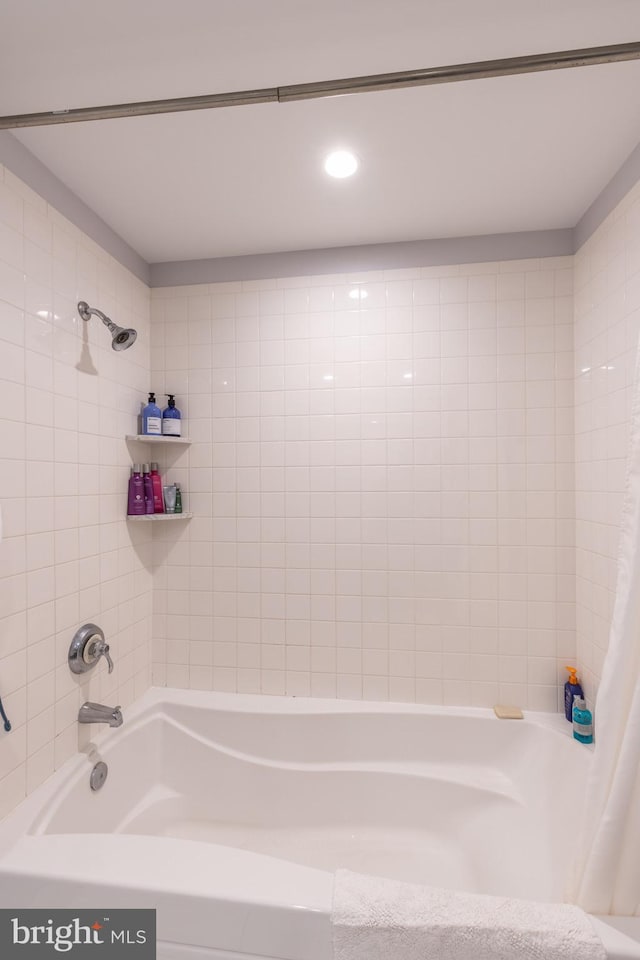 bathroom with shower / tub combo with curtain