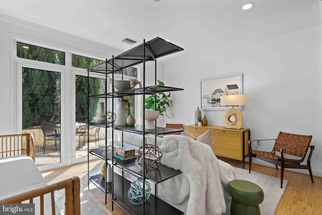 dining space with recessed lighting, visible vents, crown molding, and wood finished floors