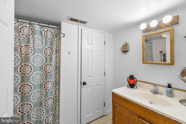 full bathroom with visible vents and vanity