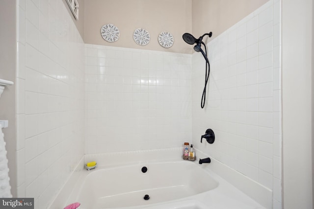 bathroom with bathtub / shower combination