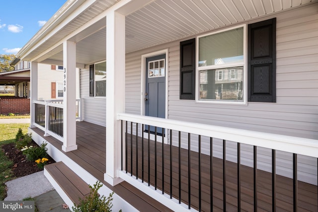 entrance to property featuring covered porch