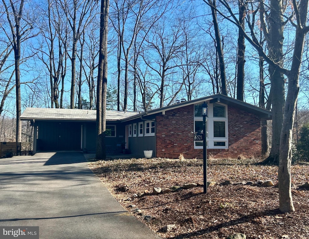 view of front of house with brick siding and driveway