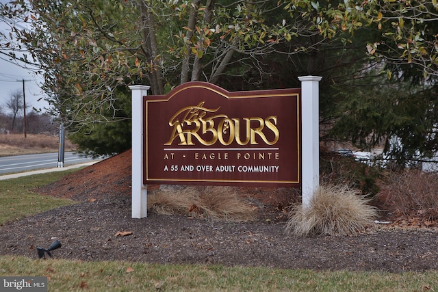 view of community / neighborhood sign