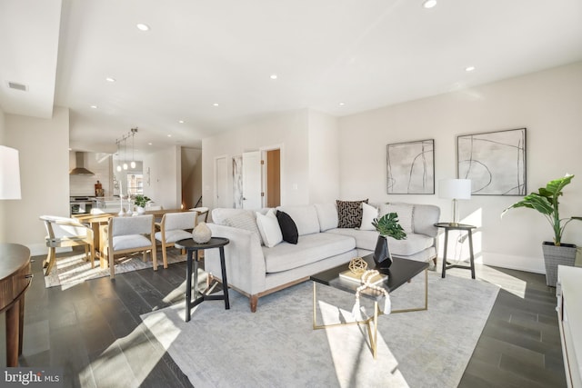 living room with baseboards, dark wood-style flooring, visible vents, and recessed lighting