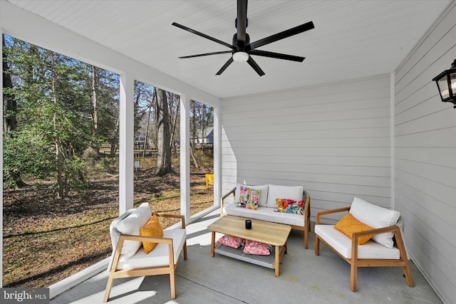 sunroom / solarium featuring a ceiling fan