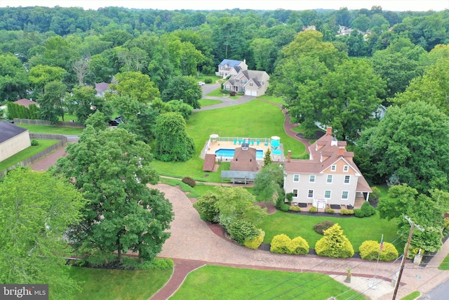 bird's eye view with a view of trees