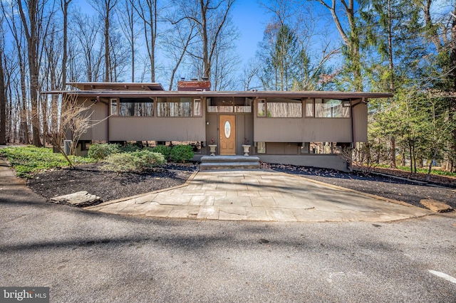 mid-century modern home featuring a chimney