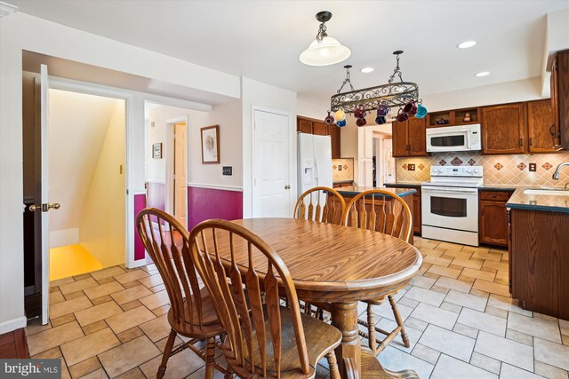 dining space with recessed lighting