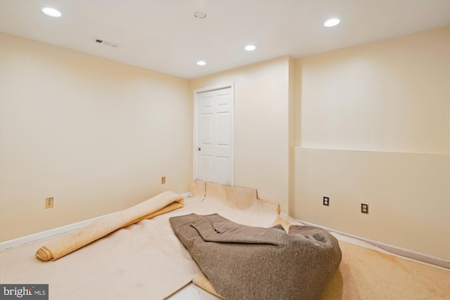 sitting room featuring carpet flooring, recessed lighting, and visible vents