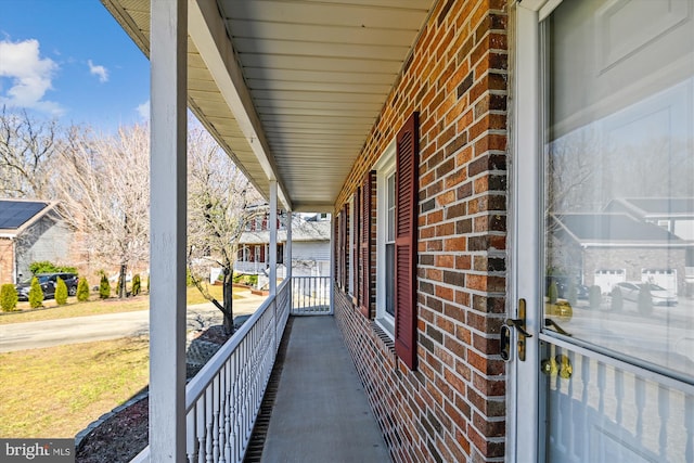 balcony featuring covered porch