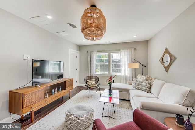 living room featuring recessed lighting, wood finished floors, visible vents, and baseboards