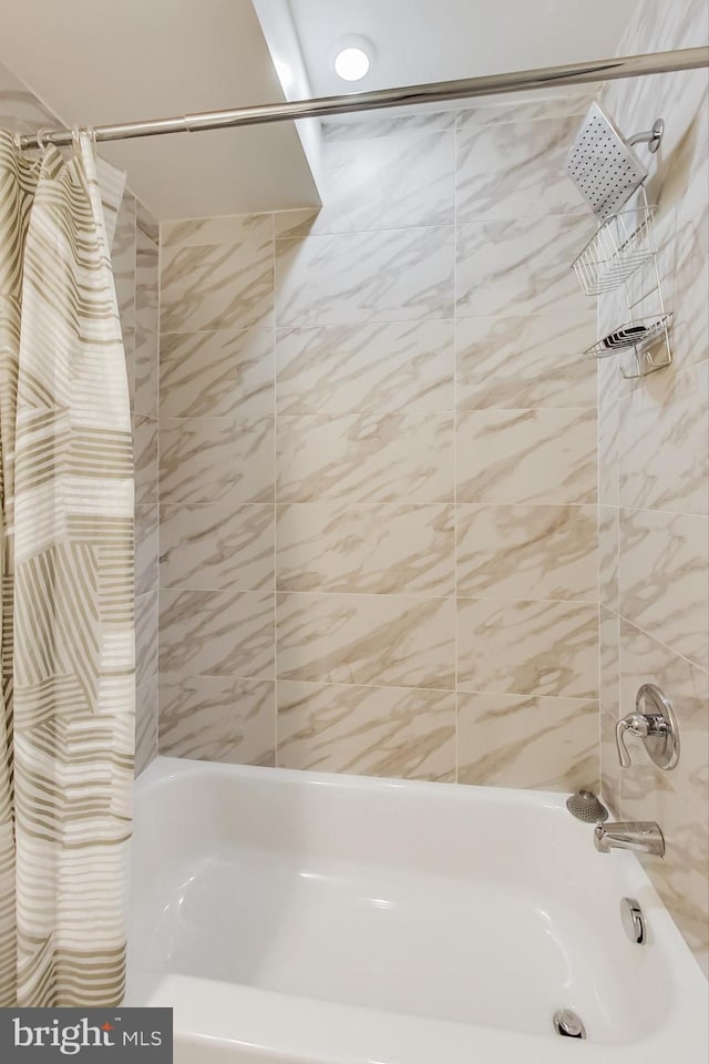 full bathroom featuring shower / tub combo with curtain