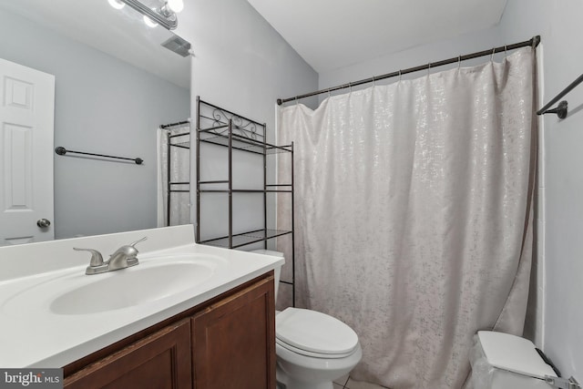 full bathroom with a shower with shower curtain, visible vents, vanity, and toilet