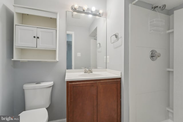 full bathroom with a shower, vanity, and toilet