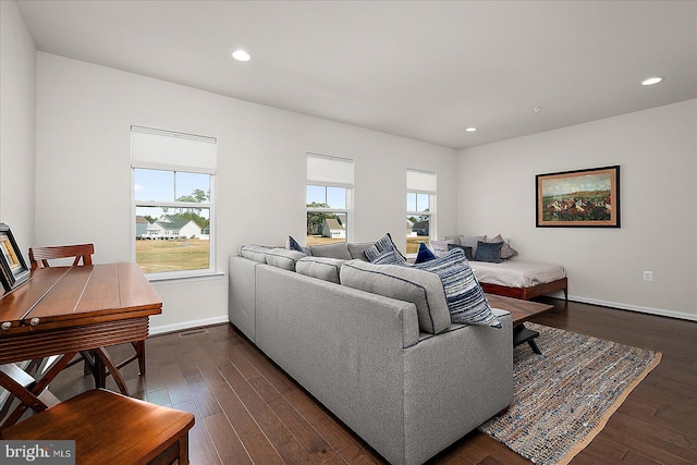 living area featuring dark wood-style floors, recessed lighting, and baseboards